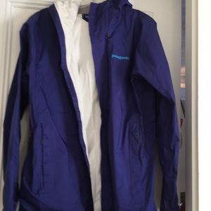 Patagonia windbreaker purple with turquoise name